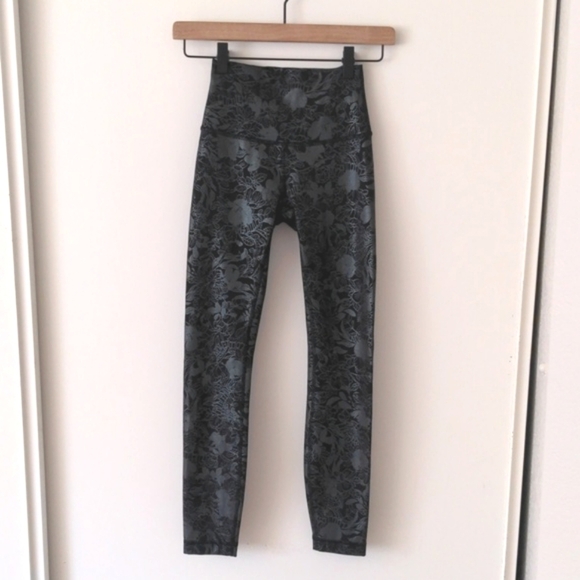 lululemon athletica Pants - lululemon athletica Wunder Under High Rise Leggings Women's Black Silver Size 2